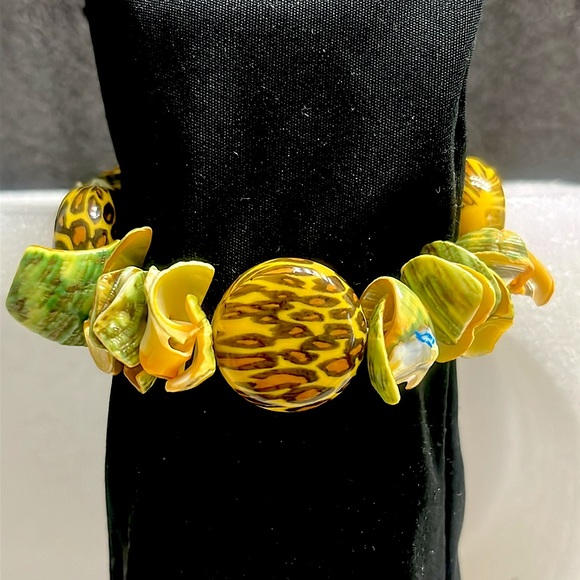 Glossy Snail Shell/Glass Stone Elastic Bracelet - Picture 1 of 5